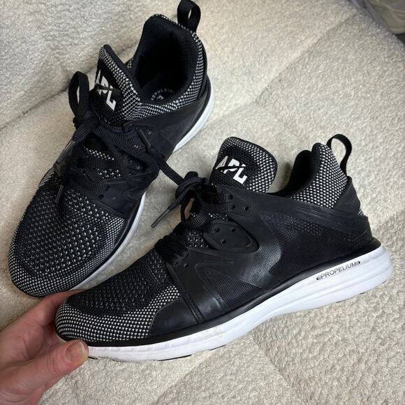 APL Women's Ascend Sneaker in Black / White - Picture 3 of 8